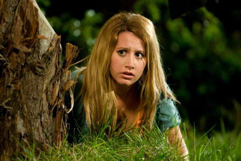 Ashley Tisdale en Pequeños invasores