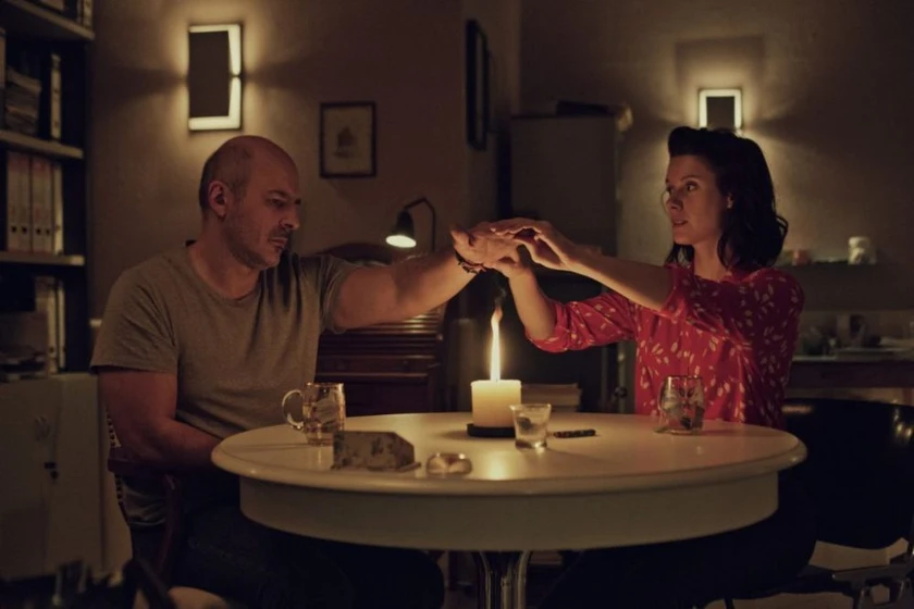 Roberto Álamo y Manuela Vellés en alegria-tristeza