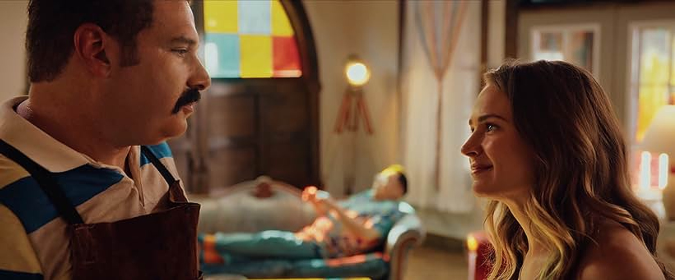 Joel Michaely y Britt Robertson en The Re-Education of Molly Singer