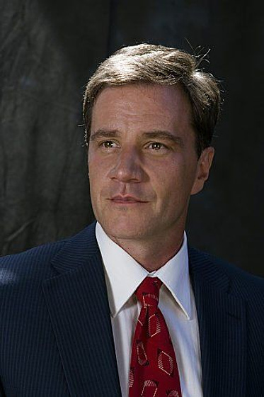 Tim DeKay en La Hija de los Russell