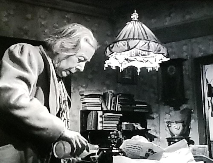 Edith Evans en the-whisperers