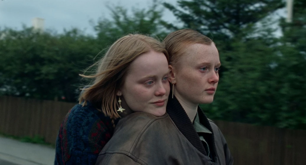 Katla Njálsdóttir y Elín Hall en when-the-light-breaks