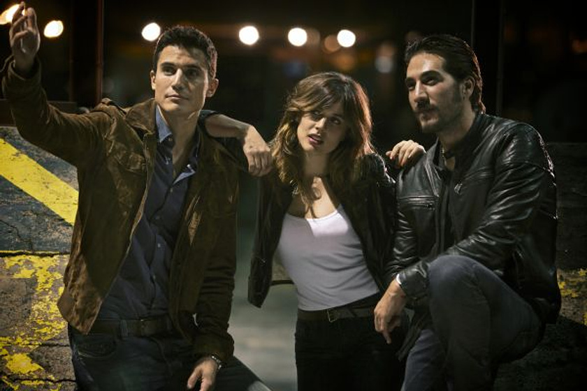 Alex González, Adriana Ugarte y Alberto Ammann en Combustión