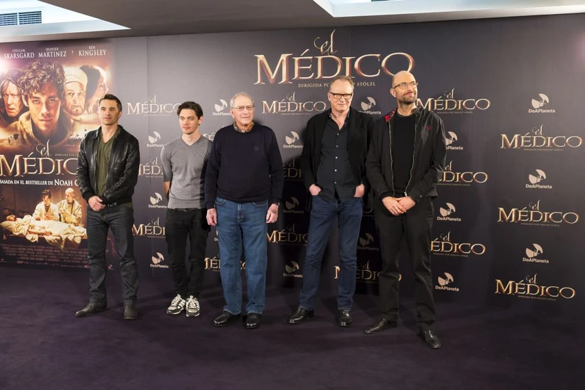 Olivier Martinez, Philipp Stölzl, Stellan Skarsgård, Tom Payne y Noah Gordon en el-medico (Photocall en Madrid. Diciembre 2013)