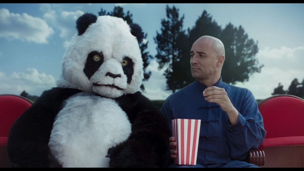 Alain Hernández en una-pistola-una-bala-y-un-oso-panda