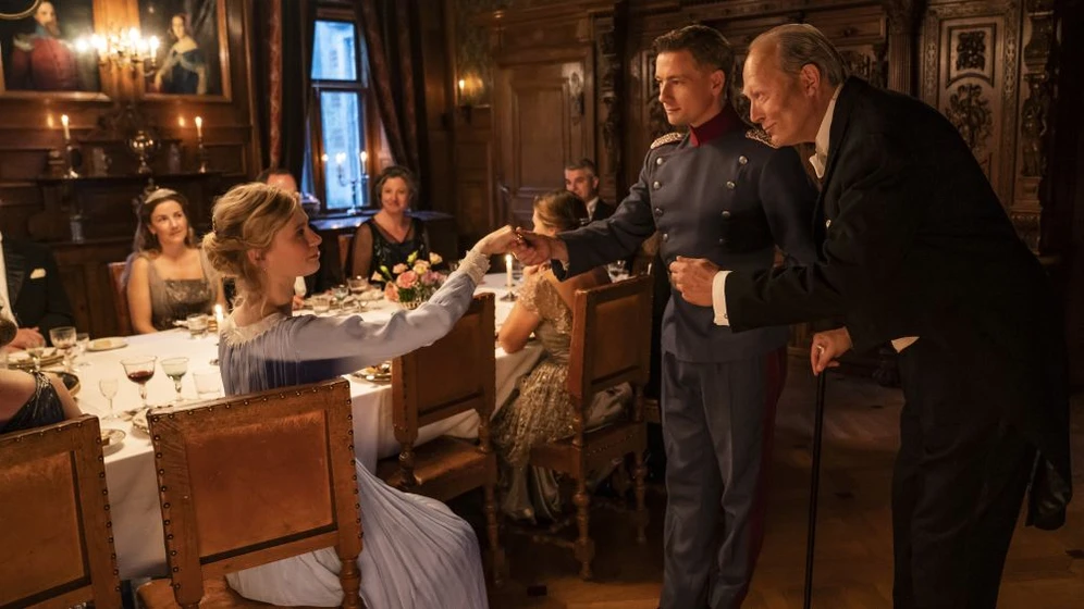 Lars Mikkelsen, Clara Rosager y Lukas Toya en la-impaciencia-del-corazon