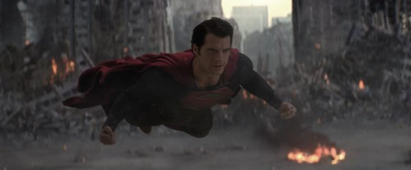 Henry Cavill en el-hombre-de-acero
