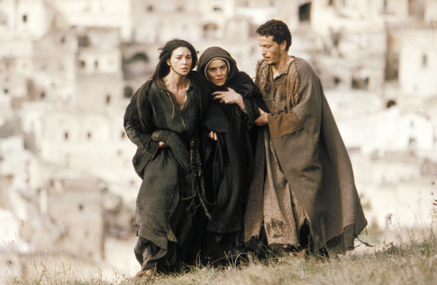 Monica Bellucci y Maia Morgenstern en La Pasión de Cristo