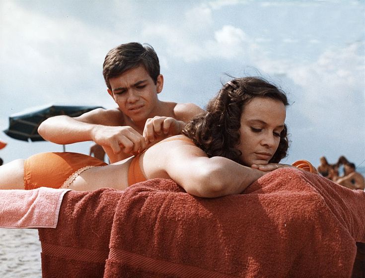 Laura Antonelli y Alessandro Momo en me-gusta-mi-cunada