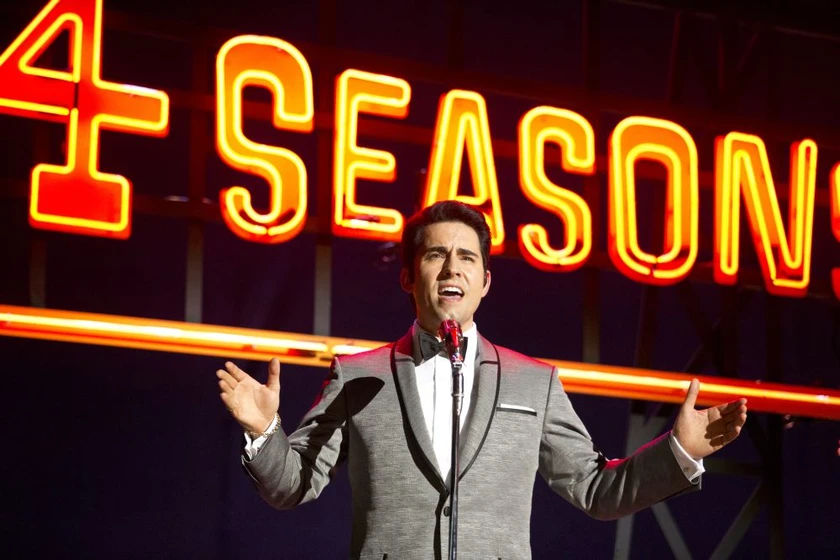 John Lloyd Young en jersey-boys