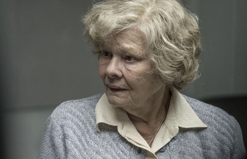Judi Dench en la-espia-roja