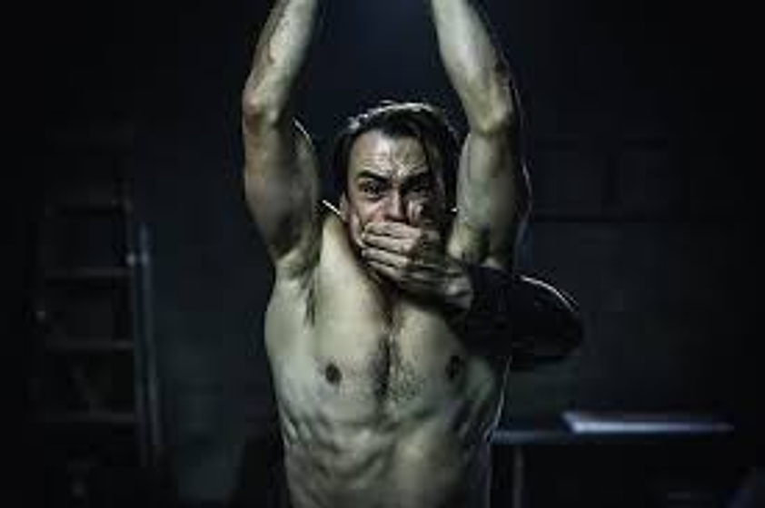 Ben O'Toole en bloody-hell