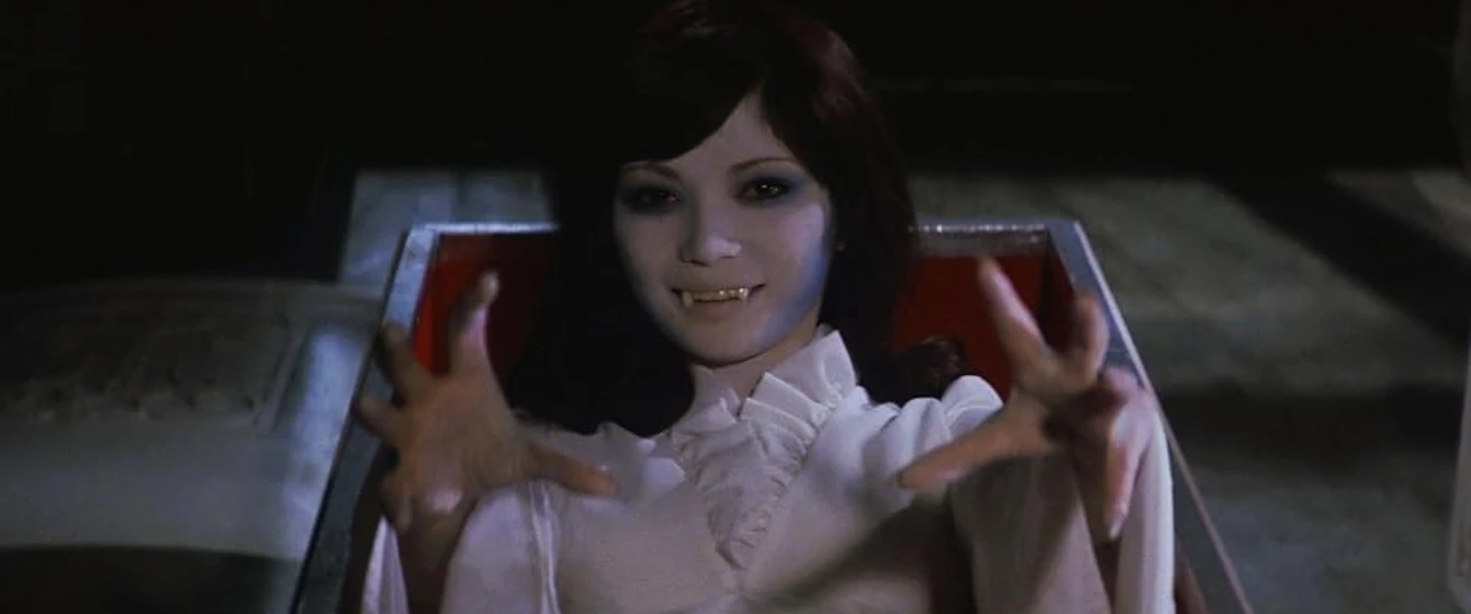 Sanae Emi en el-lago-de-dracula
