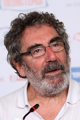 photo of person Simon Perry