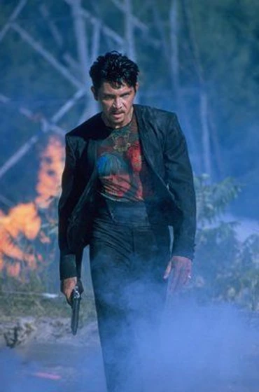 Lou Diamond Phillips en equipo-mortal