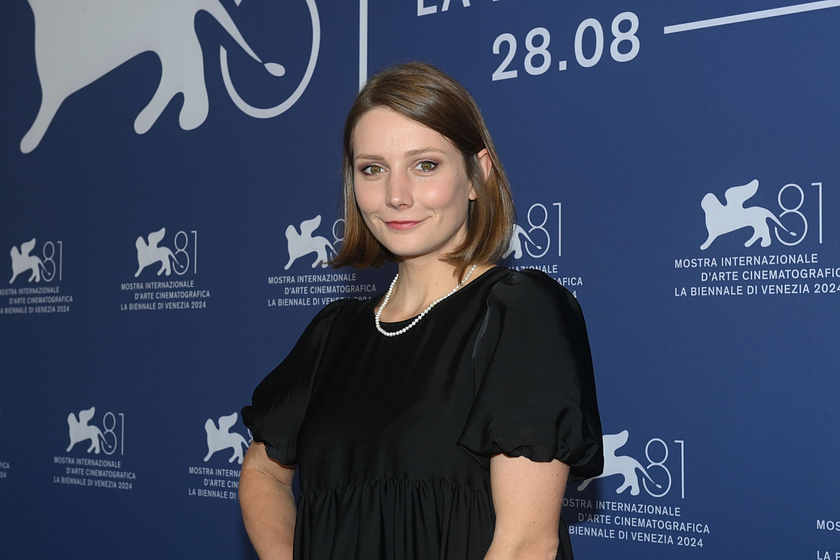 Eliška Bašusová en after-party (Festival de Venezia. Septiembre 2024)