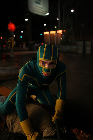 Aaron Taylor-Johnson en Kick-Ass. Listo para machacar