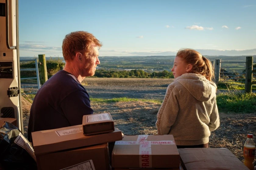 Kris Hitchen y Katie Proctor en sorry-we-missed-you