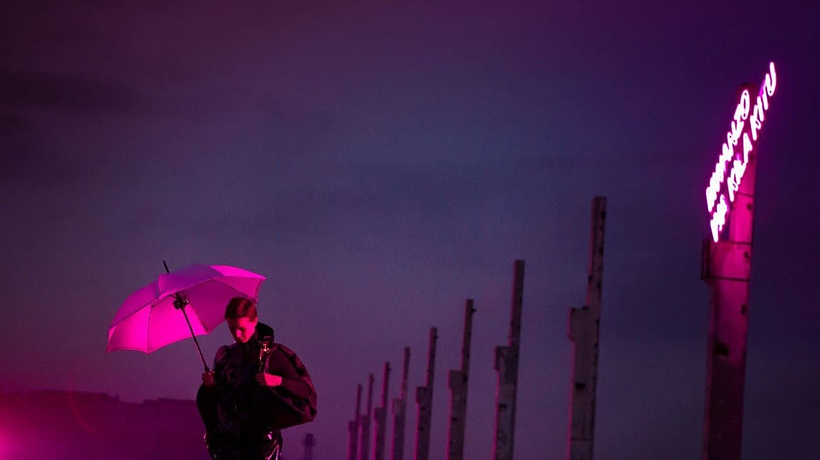 Imagen de Under electric clouds