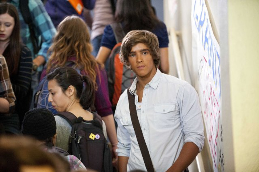Brenton Thwaites en El Lago Azul. El Despertar