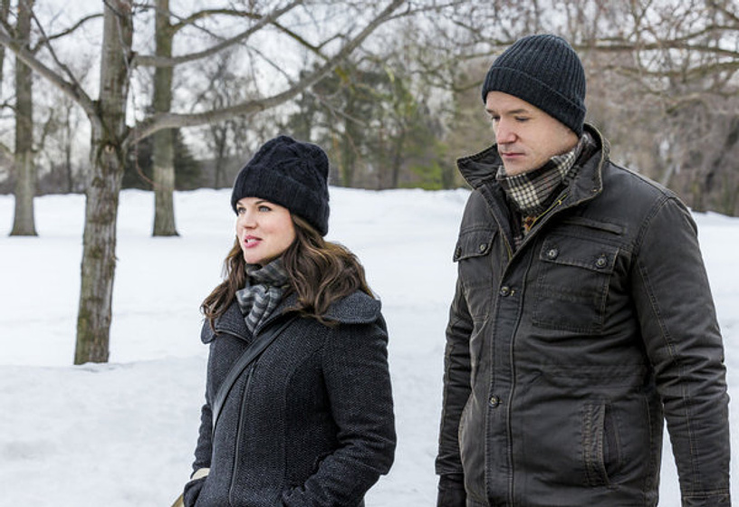 Josh Hopkins y Tiffani Thiessen en northpole