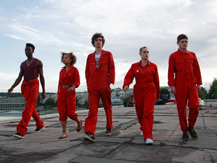 Lauren Socha, Robert Sheehan, Antonia Thomas, Iwan Rheon y Nathan Stewart-Jarrett en Misfits