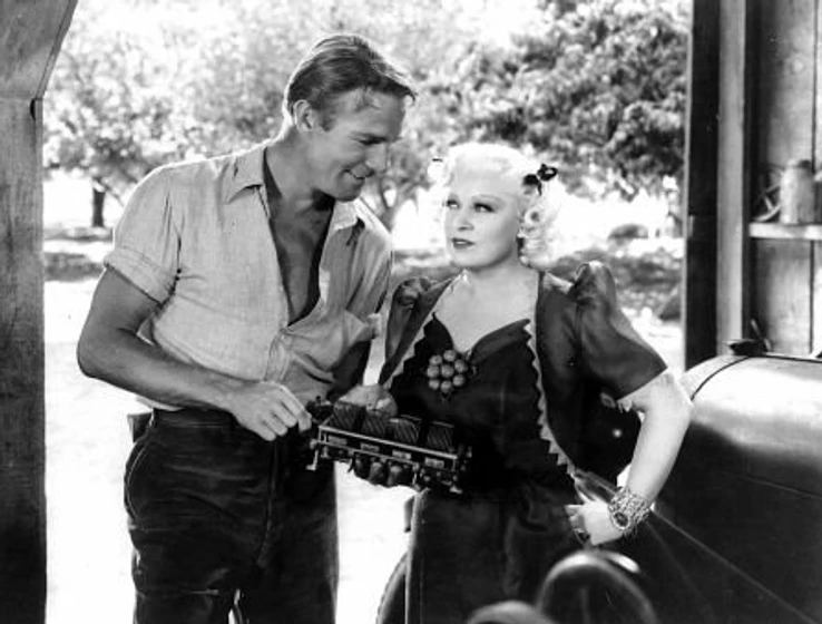 Randolph Scott y Mae West en go-west-young-man