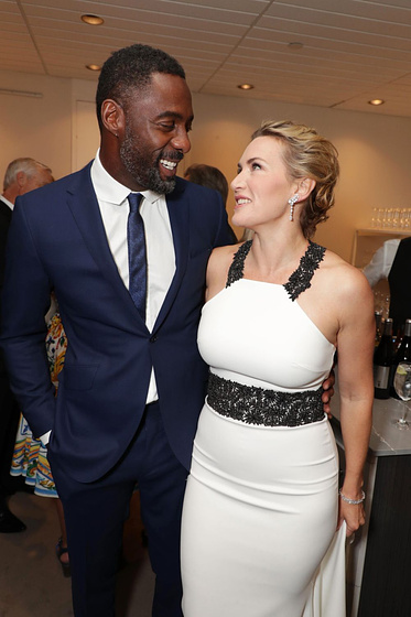 Kate Winslet y Idris Elba en La Montaña entre nosotros (Festival de Toronto. 2017)