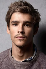 Foto de Brenton Thwaites