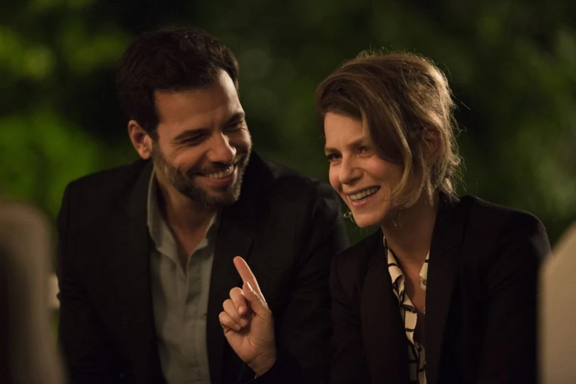 Marina Foïs y Laurent Lafitte en papa-o-mama