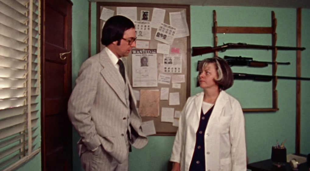 Anne Frith y Richard Dyszel en The Alien Factor