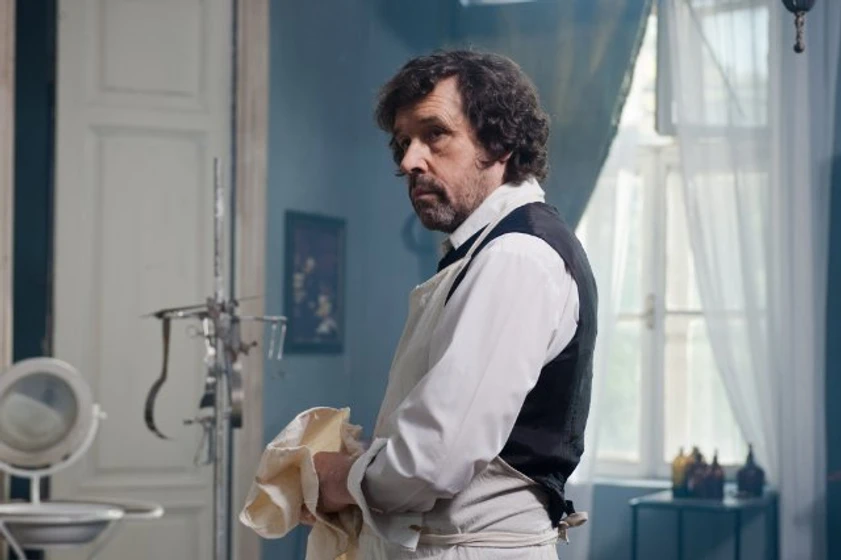 Stephen Rea en hombre-lobo-la-bestia-entre-nosotros