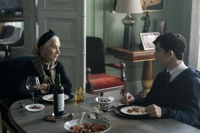 Helen Mirren y Bryce Gheisar en alas-blancas