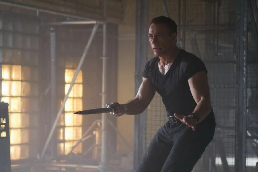 Jean-Claude Van Damme en los-mercenarios-2