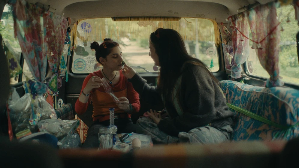 Miranda de la Serna y Zoe Hochbaum en verano-trippin