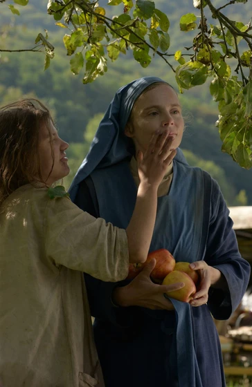 Isabelle Carré y Ariana Rivoire en la-historia-de-marie-heurtin