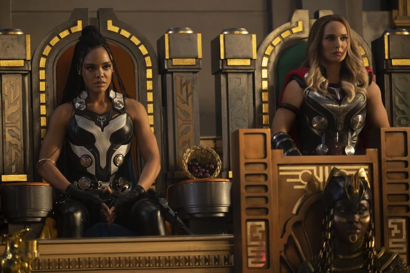 Natalie Portman y Tessa Thompson en Thor: Love and Thunder