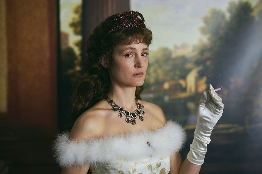 Vicky Krieps en La Emperatriz Rebelde