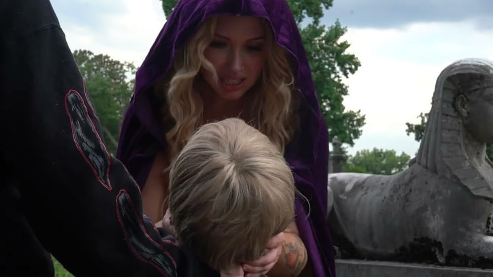 Jessa Flux en Debbie Does Demons