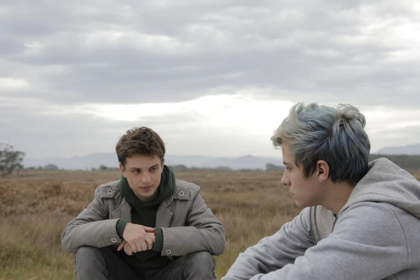 Mateus Almada y Maurício Barcellos en la-orilla
