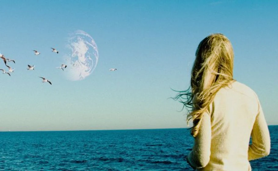 Brit Marling en otra-tierra