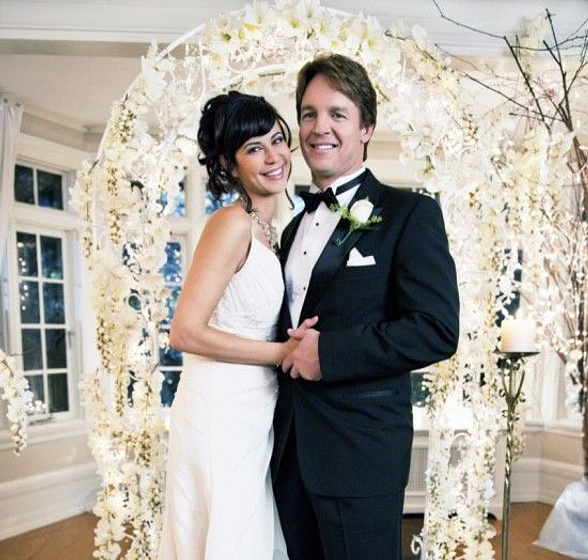 Catherine Bell y Chris Potter en La boda de la dama gris