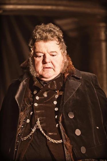 Robbie Coltrane en grandes-esperanzas-2012