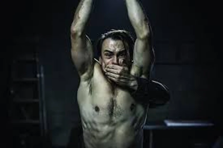 Ben O'Toole en bloody-hell