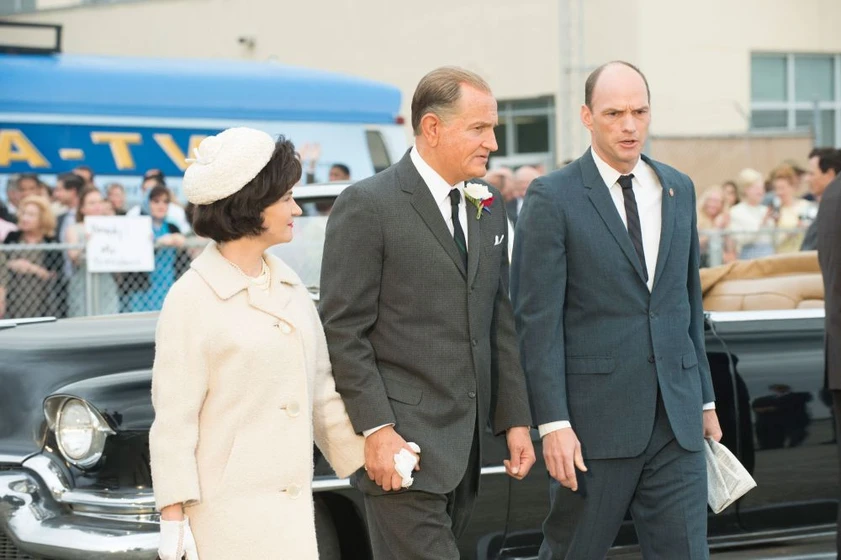 Woody Harrelson, Jennifer Jason Leigh y Brian Stepanek en a-la-sombra-de-kennedy