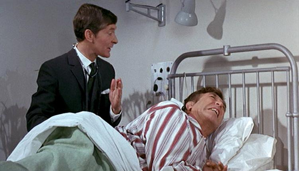 Frankie Howerd y Kenneth Williams en Follón en el Hospital