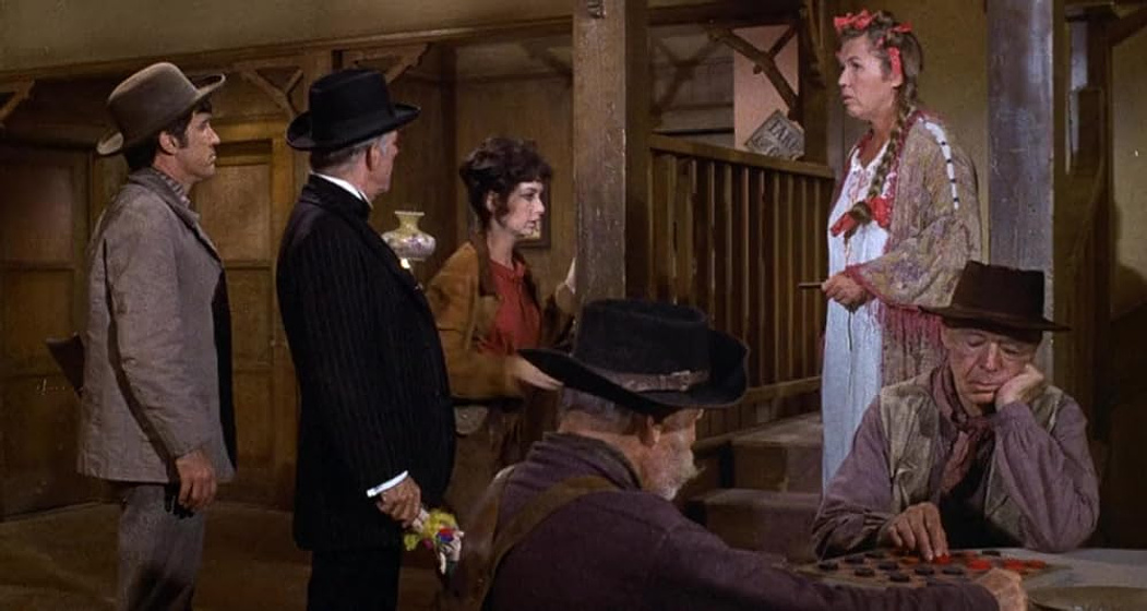 Kathleen Freeman, Harry Morgan, Suzanne Pleshette y Dick Curtis en Látigo