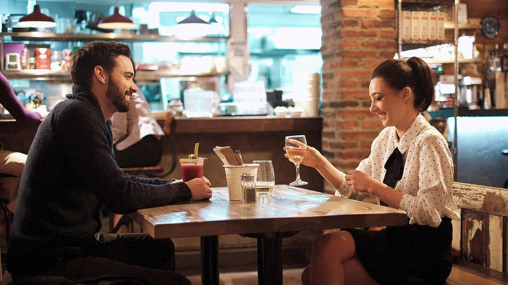 Andrew Dunbar y Natalie Dreyfuss en La Lista de Citas