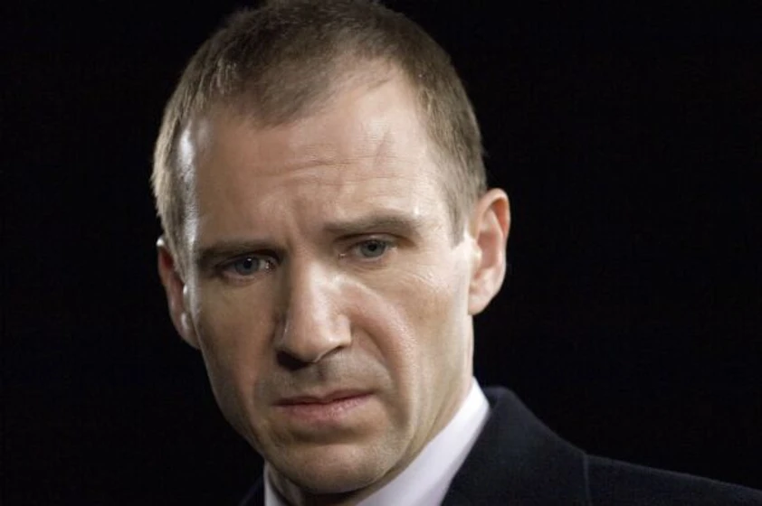 Ralph Fiennes en escondidos-en-brujas