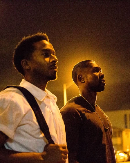 Trevante Rhodes y André Holland en moonlight-2016